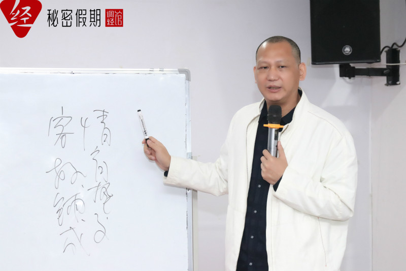 创始人安子在讲解《八步成交技术》