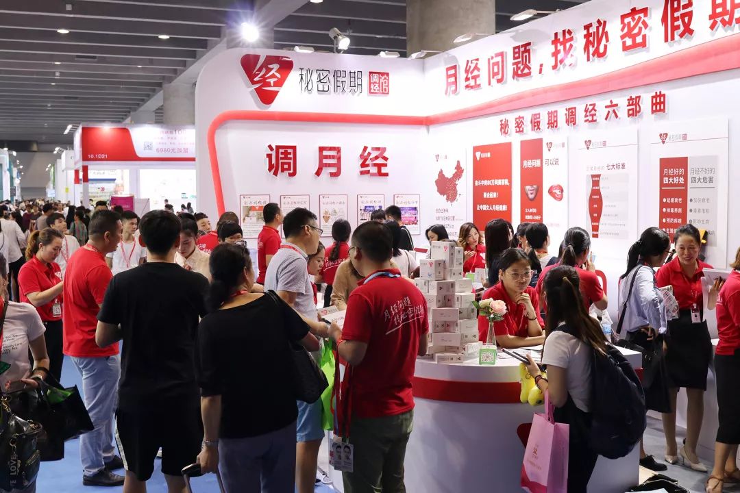 美博会现场人气爆棚.jpg
